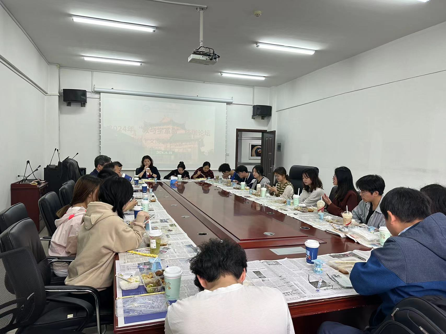 tyc33455cc太阳成集团召开2022级师生交流会暨院领导接待日