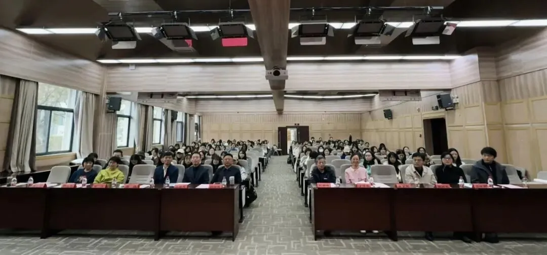 tyc33455cc太阳成集团举办庆祝第26个中国记者节研究生主题党日活动